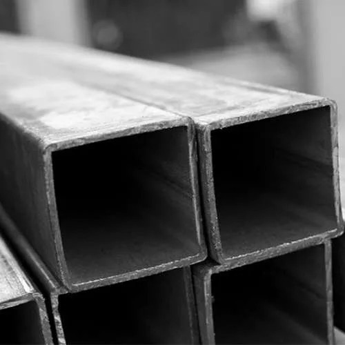 Металлическая квадратная труба